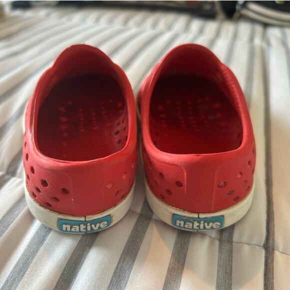 Native Jefferson Shoes – Red, Toddler Size 5C - Picture 2 of 6
